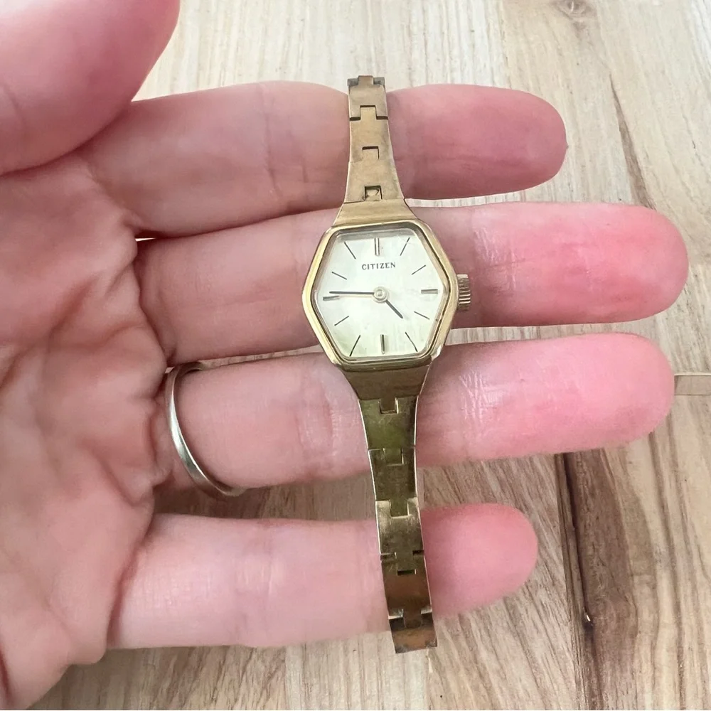 Vintage citizen ladies hexagonal gold tone winding mechanical dress watch